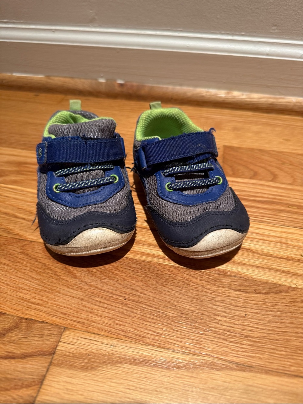 Stride Rite Navy and Gray Sneakers with Lime Accents; 6W
